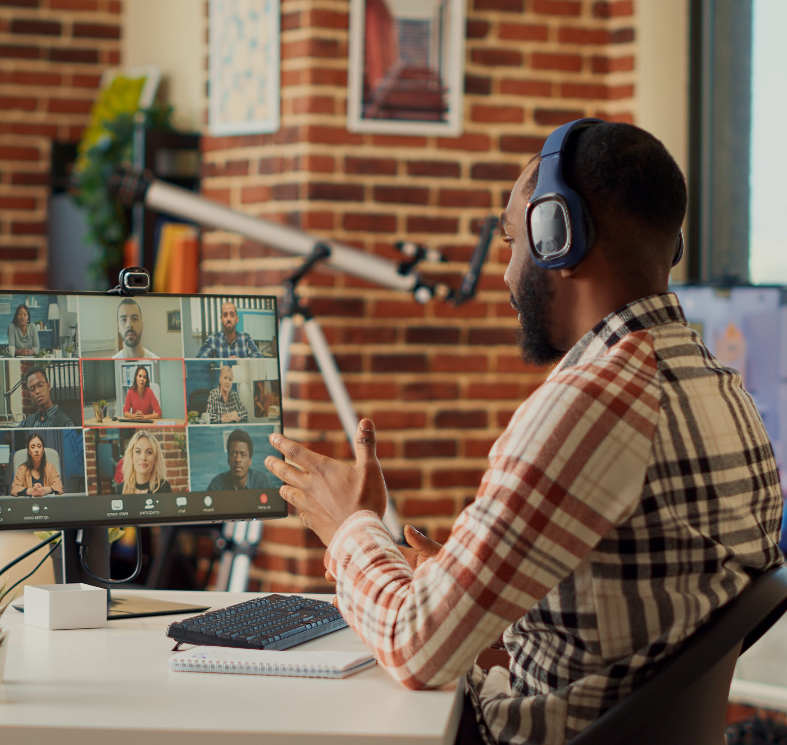 Unified Communications Solutions 3 Calling on the Future, Adapting to New Possibilities